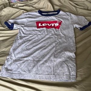 Levi’s logo tee